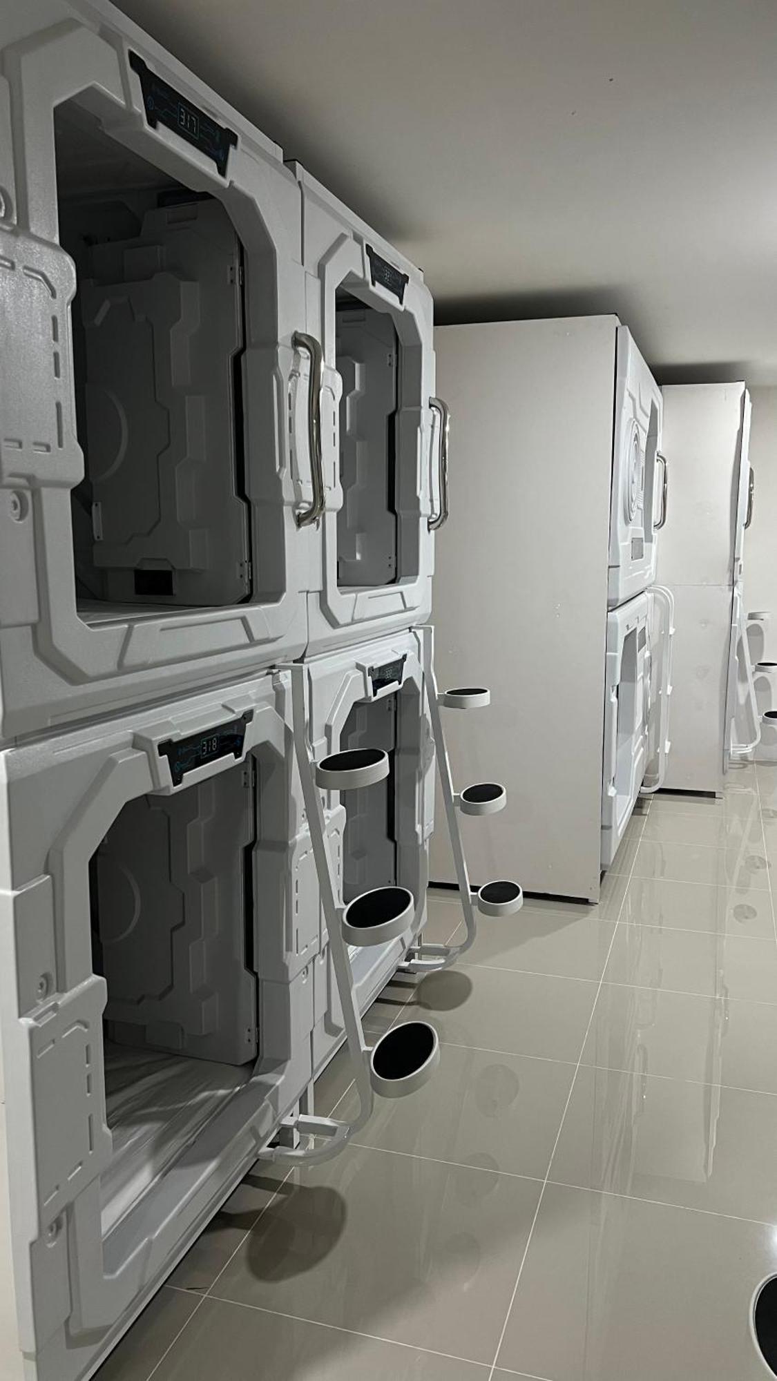 Kiwi Capsule Hotel 曼谷 外观 照片
