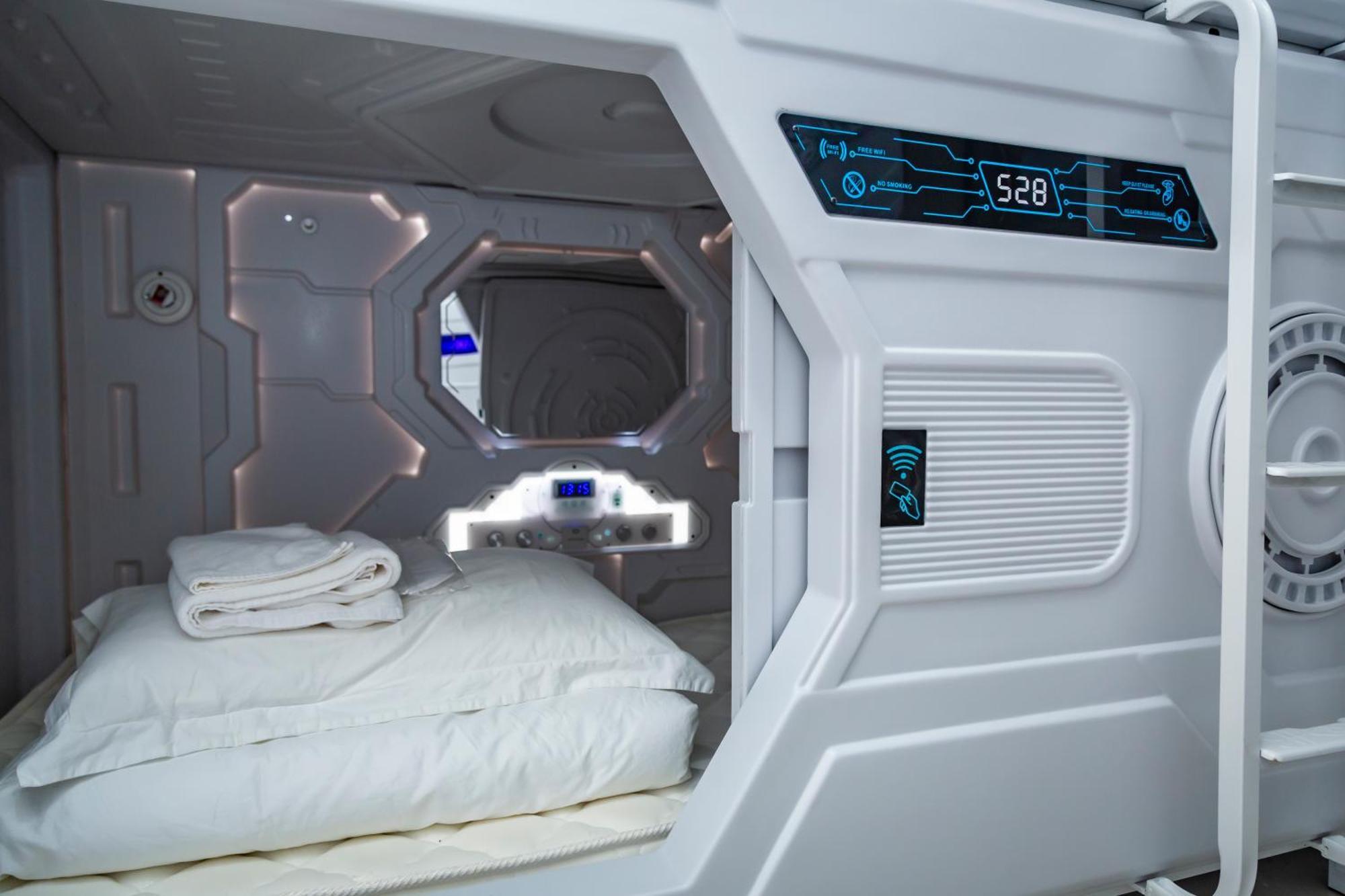 Kiwi Capsule Hotel 曼谷 外观 照片