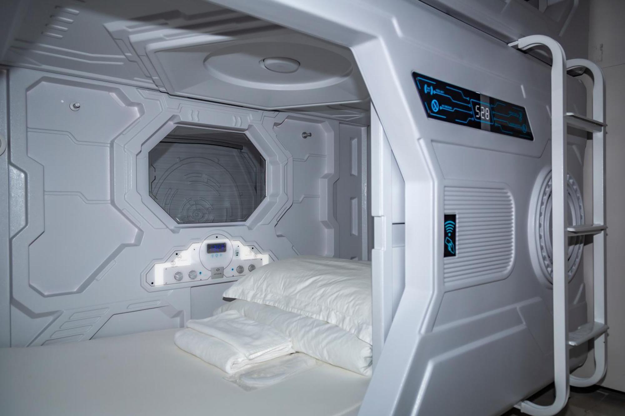 Kiwi Capsule Hotel 曼谷 外观 照片