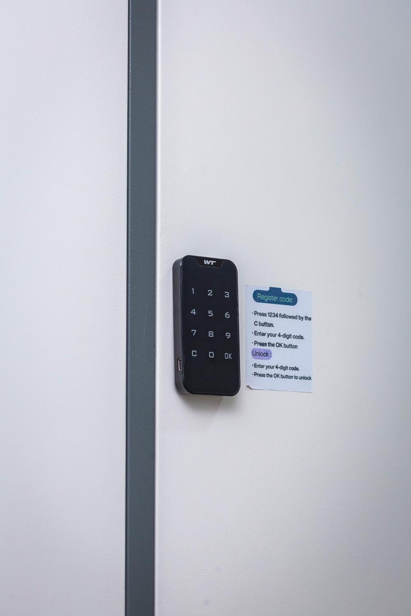 Kiwi Capsule Hotel 曼谷 外观 照片