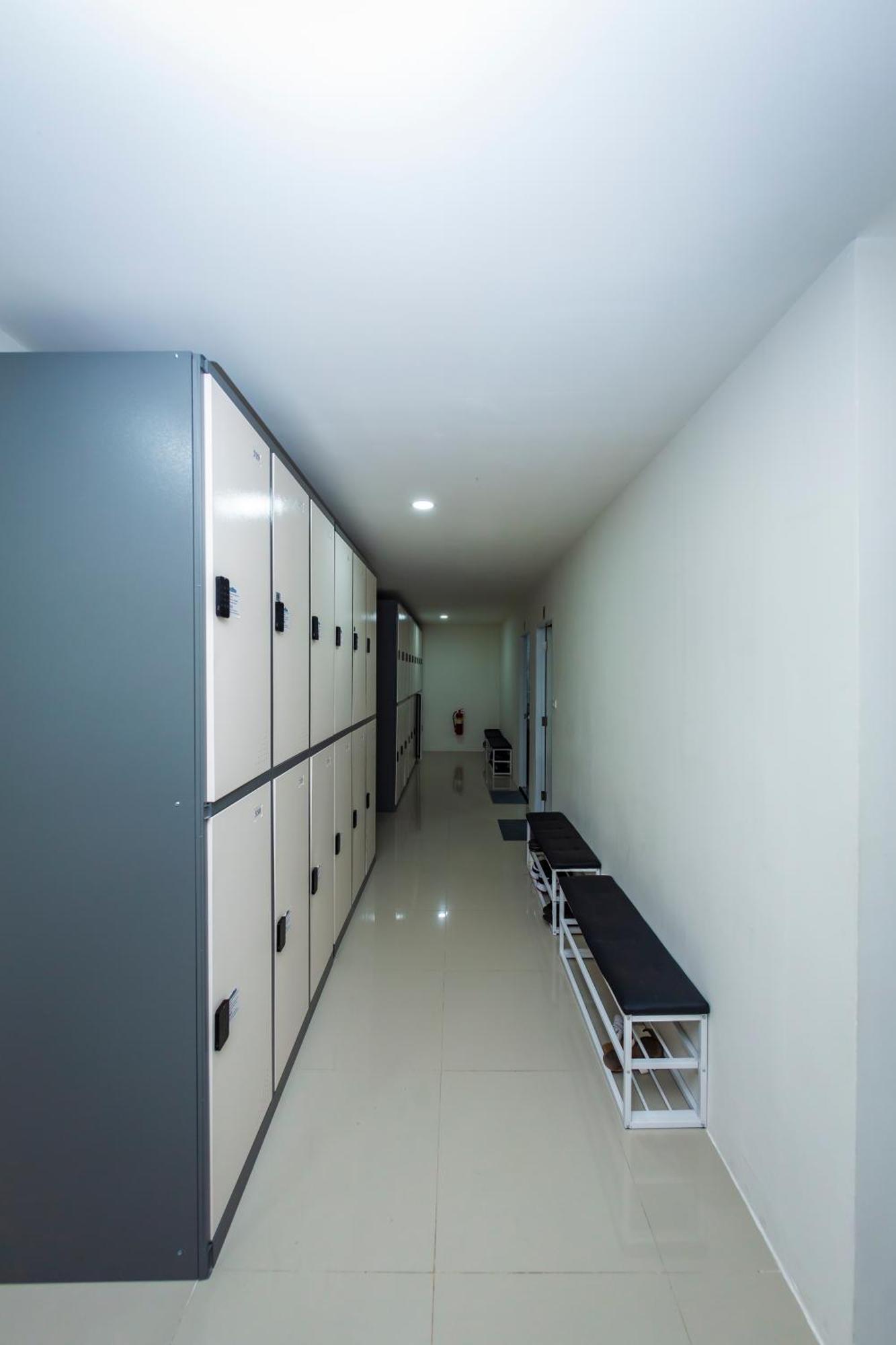 Kiwi Capsule Hotel 曼谷 外观 照片