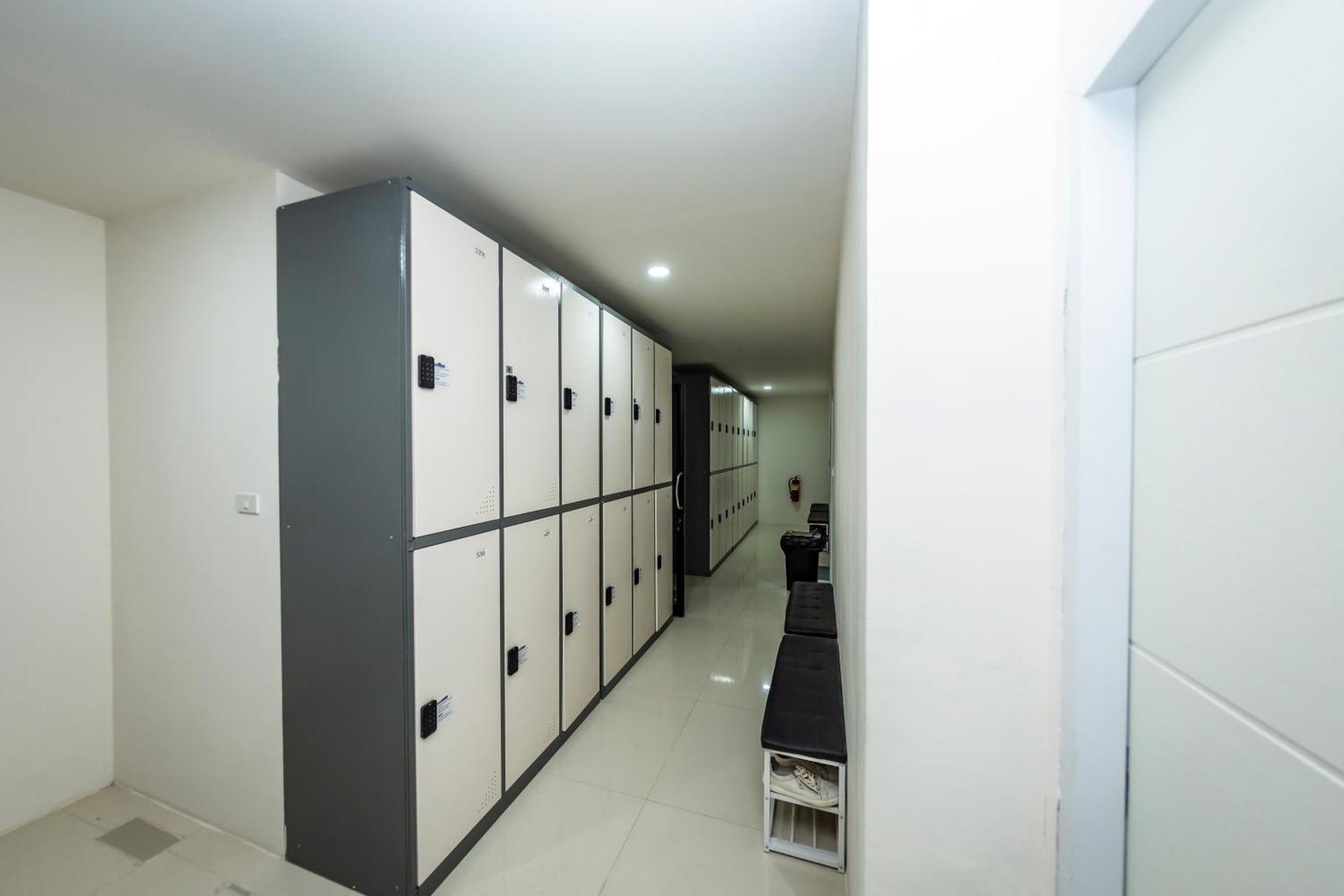 Kiwi Capsule Hotel 曼谷 外观 照片